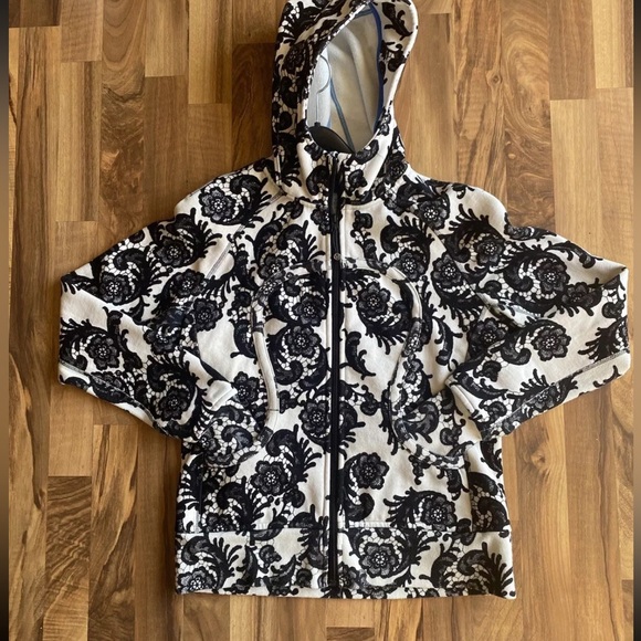 RARE- Size 12 WHITE AND BLACK LULULEMON SCUBA - Picture 9 of 14